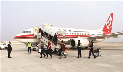 3月31日,乘客顺利抵达长安机场. 白城日报记者刘冠男摄
